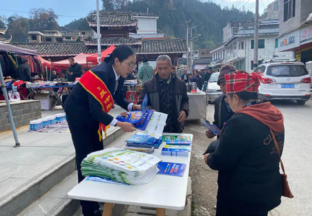 金融消费者权益保护|   黎平农商银行岩洞支行开展防范和打击电信网络新型违法犯罪宣传活动