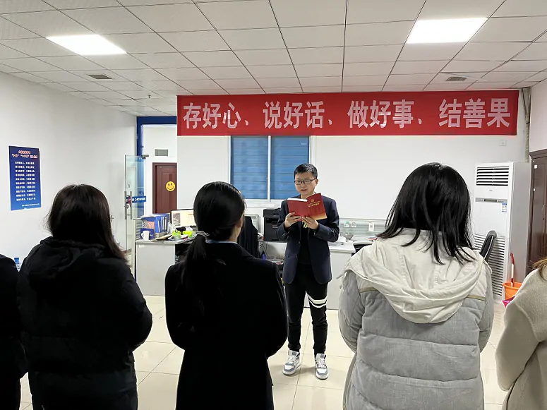 【新华保险】组织学习《党的十九届六中全会〈决议〉学习辅导百问》书籍