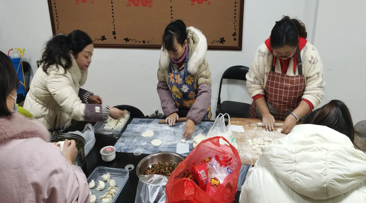 【富德生命人寿】黔东南中支银保部开展&ldquo;包饺子，庆元宵&rdquo;活动