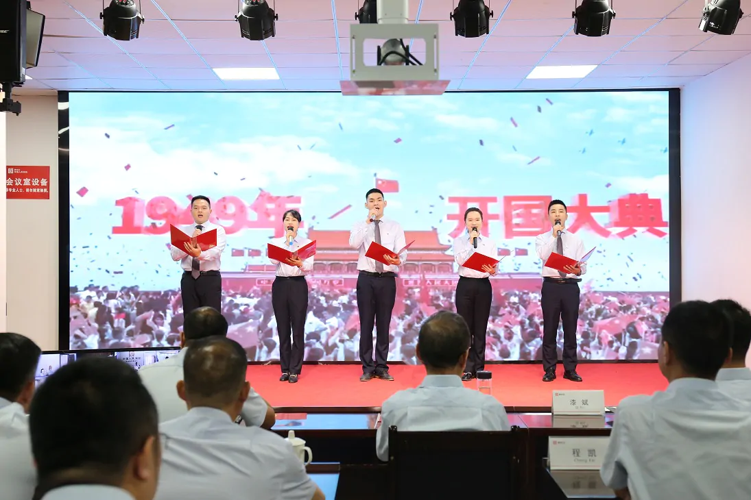 奋进新征程 建功新时代