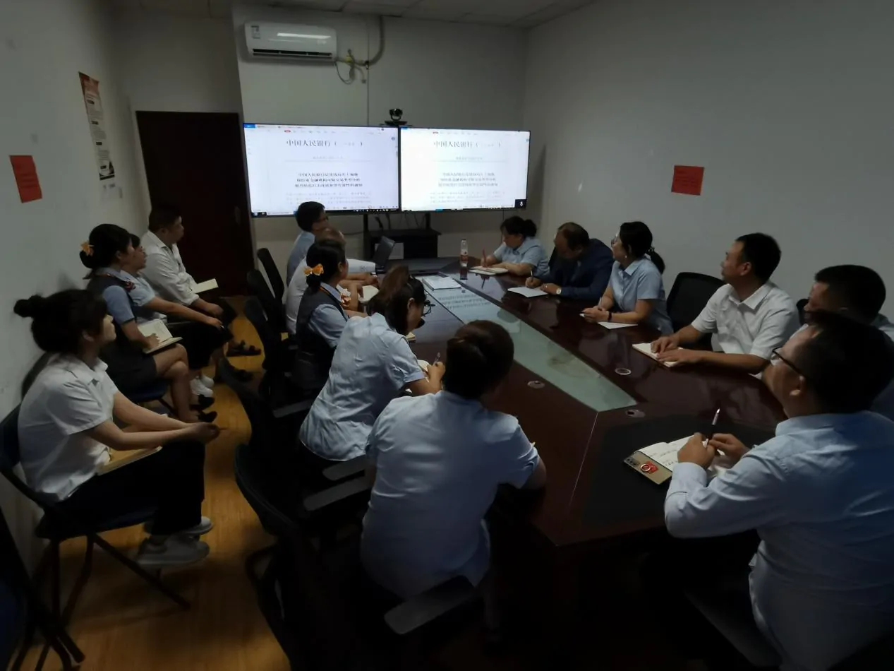 新华保险黔东南中支召开反洗钱领导小组工作会议专项学习《中国人民银行反洗钱局关于加强保险业金融机构可疑交易类型分析提升防范打击洗钱犯罪有效性的通知》文件精神