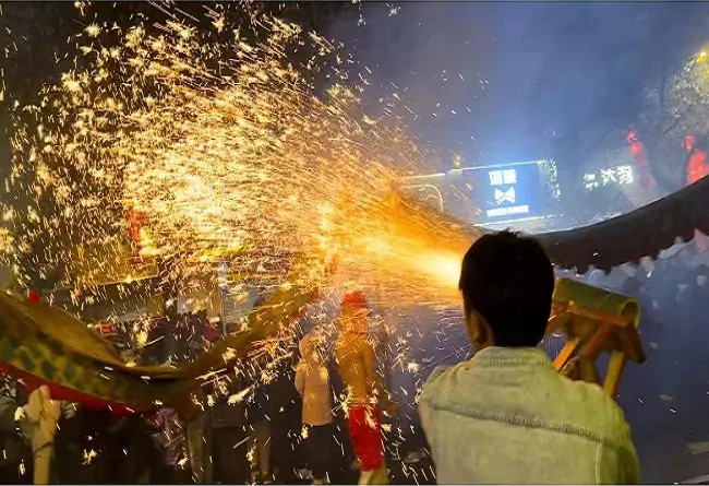 燃情台江，舞龙嘘花闹元宵