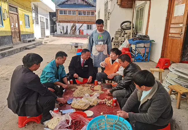 从江农商银行各项存款突破50亿元