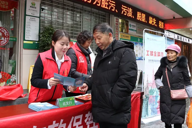 农发行麻江县支行开展&ldquo;弘扬雷锋精神   普及存款保险知识&rdquo;主题宣传活动