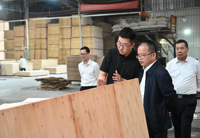 唐永贤到从江农商银行调研指导