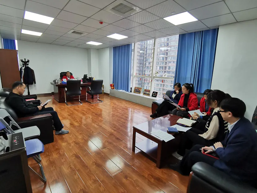 太保人寿黔东南中支员工连心桥，服务快车道