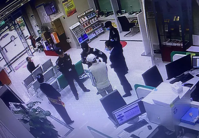 贵州凯里：银警联动堵截疑似洗钱资金