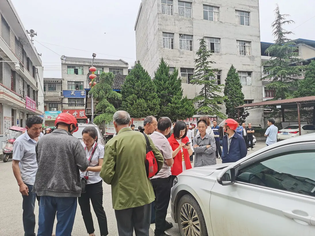 人保财险岑巩支公司联合车管所开展&ldquo;下乡&rdquo;便民服务