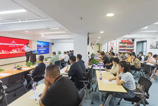 （图为：学员们在上海金融与发展实验室参加专题讲座）111.png