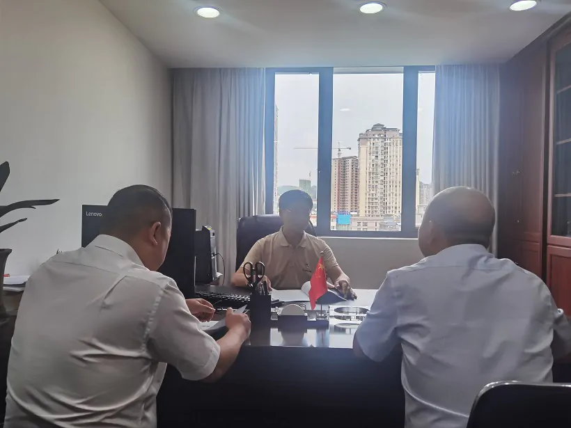 太保人寿黔东南中支班子拜访人民银行黔东南中心支行