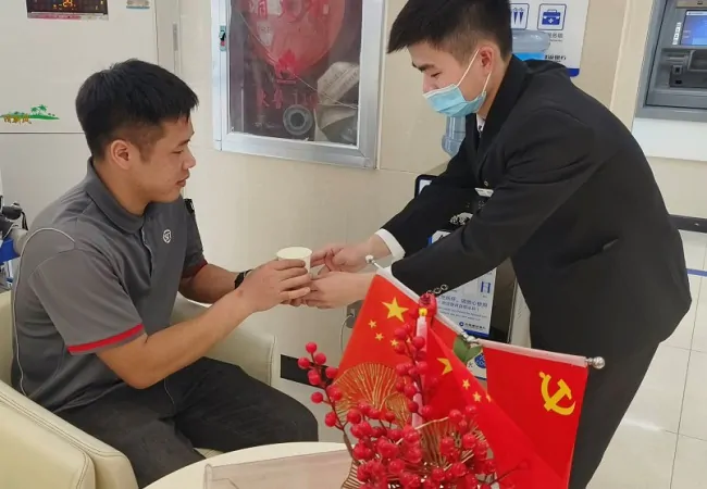 建设银行黔东南州分行：心系客户 夏送&ldquo;清凉&rdquo;