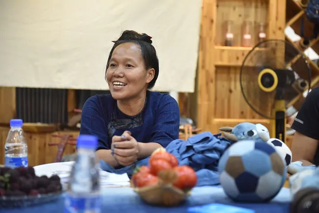 侗族织娘-赖雷和她的侗布布艺 (4).JPG