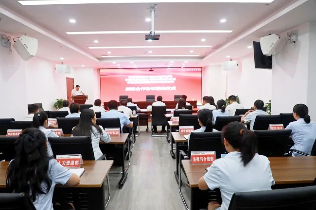 黔东南邮银与烟草公司深化战略合作