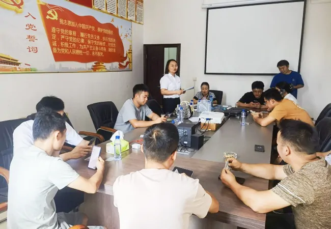 凯里农商银行北京西路支行开展金融服务进企业活动