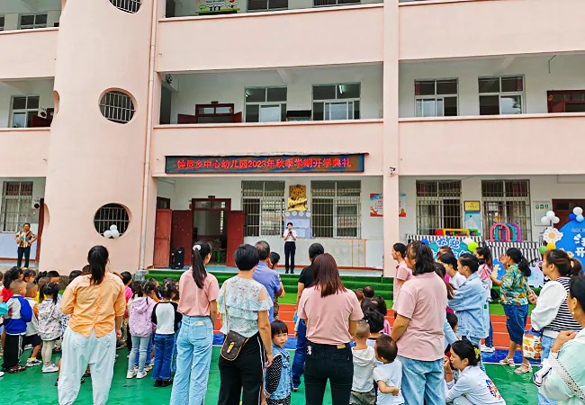 锦屏农信联社开展整治非法使用人民币图样宣传活动