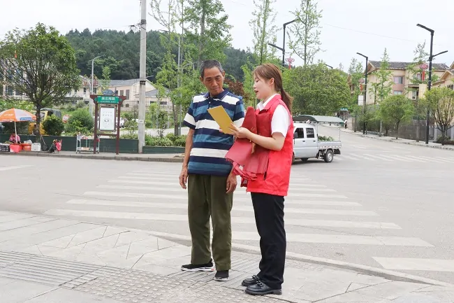 农发行麻江县支行开展&ldquo;服务市场主体 彰显自律担当&rdquo;主题宣传月活动