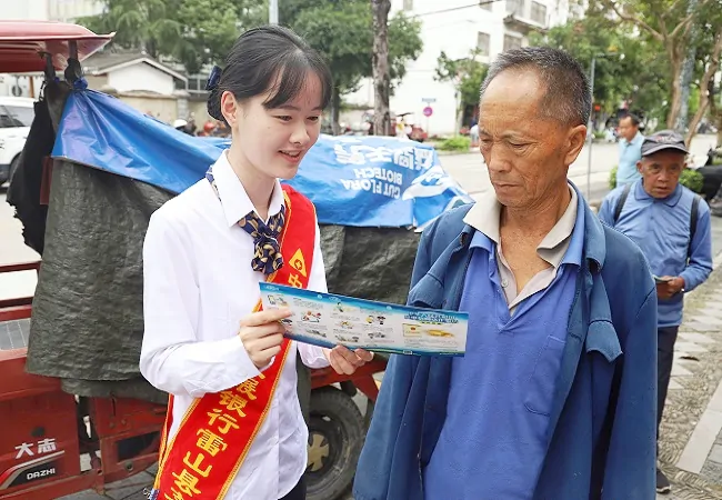 农发行雷山县支行积极开展&ldquo;反诈进集市&rdquo;宣传活动