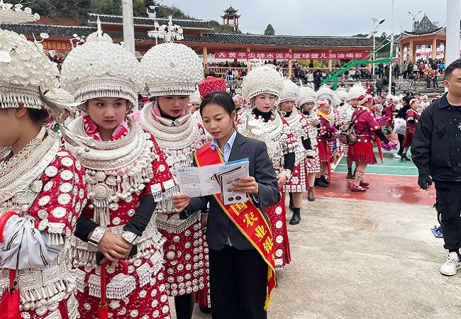 农业银行黄平县支行积极开展防范非法集资金融知识宣传活动