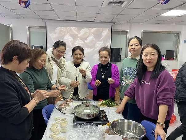 太保人寿黔东南中支开展冬至包饺子活动