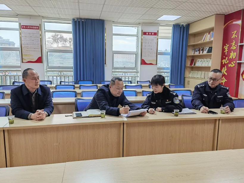 太保人寿黔东南中支开展一基两保走访