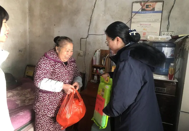 走访慰问困难家庭 浓浓关爱暖人心
