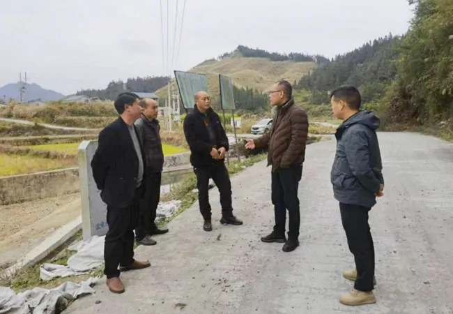 邮储银行黔东南州分行党委书记、行长李强赴帮扶村走访调研