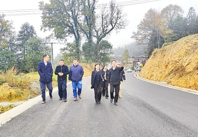 中国银行凯里分行党委班子成员到帮扶点调研指导工作