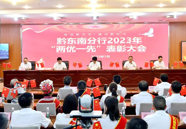 千帆竞发破浪行 奋力拼搏谱新篇