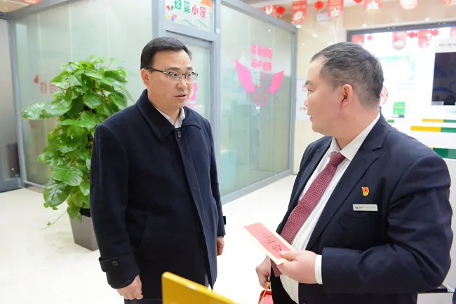 年近情更浓 慰问暖人心&mdash;&mdash;剑河农商银行开展走访慰问困难党员和驻村干部活动