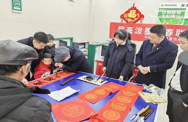 图为：开展手写春联活动.jpg