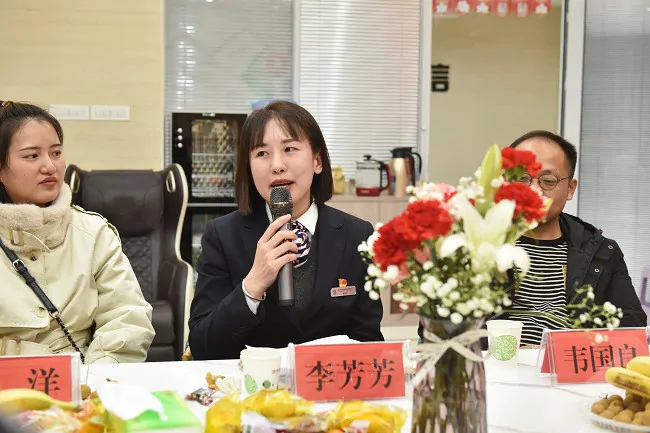 (图为:农信社青年代表交流发言 ).jpg