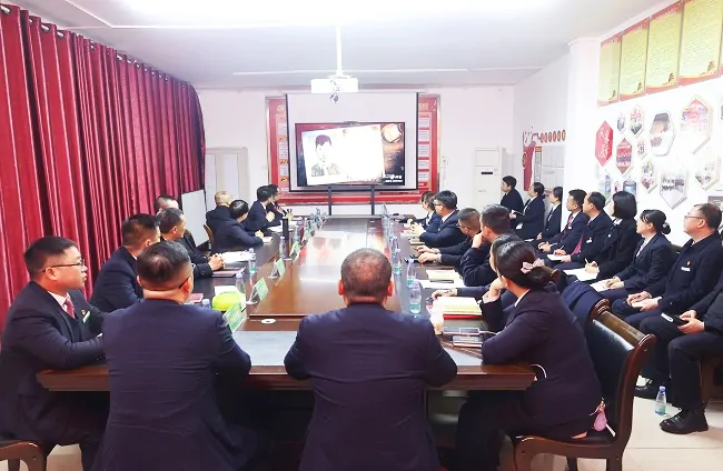图：麻江农商银行集中收看宣传教育片.JPG