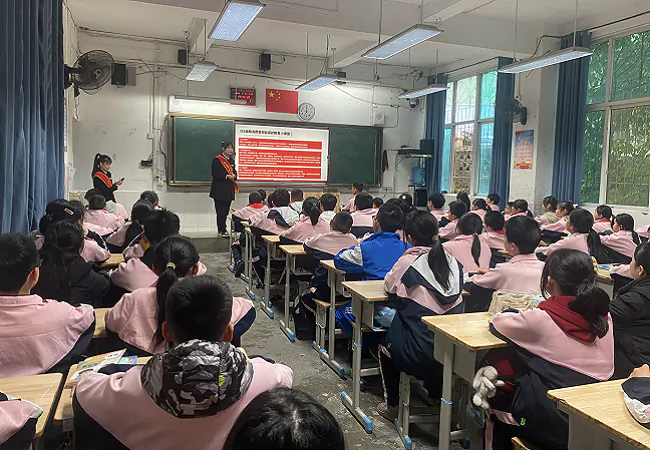 贵阳银行黔东南分行走进小学开展金融消费者权益保护知识进校园活动