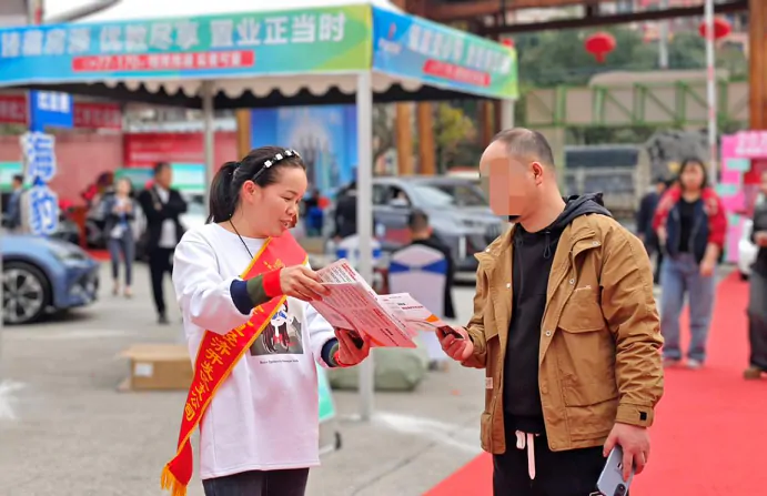 人保财险贵州黔东南分公司：开展&ldquo;普惠金融推进月&rdquo;宣传活动