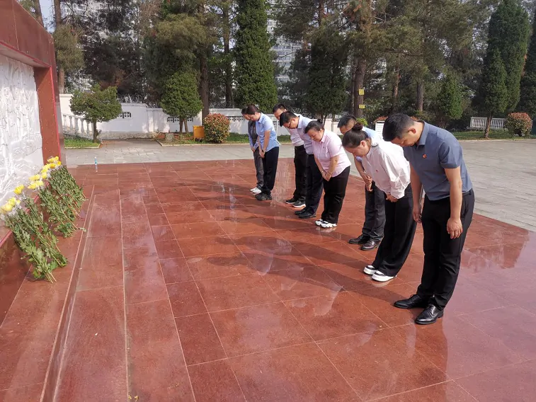 新华保险黔东南中支党支部组织开展&ldquo;清明祭新华保险黔东南中支党支部组织开展&ldquo;清明祭英烈&ldquo;主题党日活动