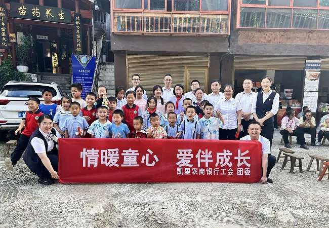 情暖童心 爱伴成长