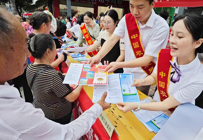 农发行台江县支行积极开展&ldquo;6&middot;15&rdquo;防范非法集资宣传