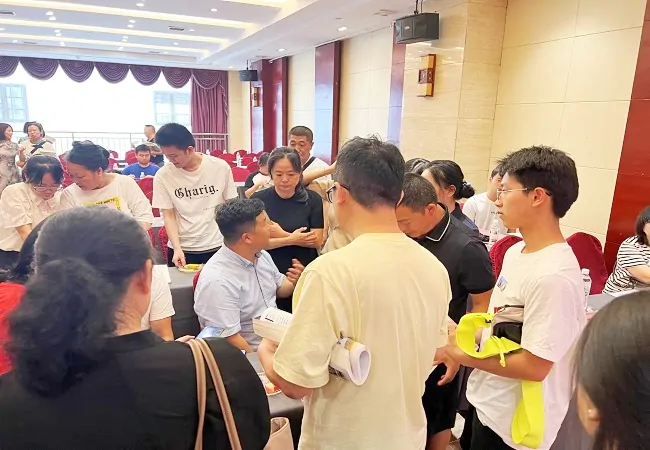 建设银行黔东南州分行举办高考志愿填报公益咨询会