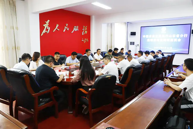 爱心帮扶   情满杉乡