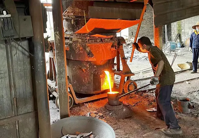 (图为:融化铁料).jpg