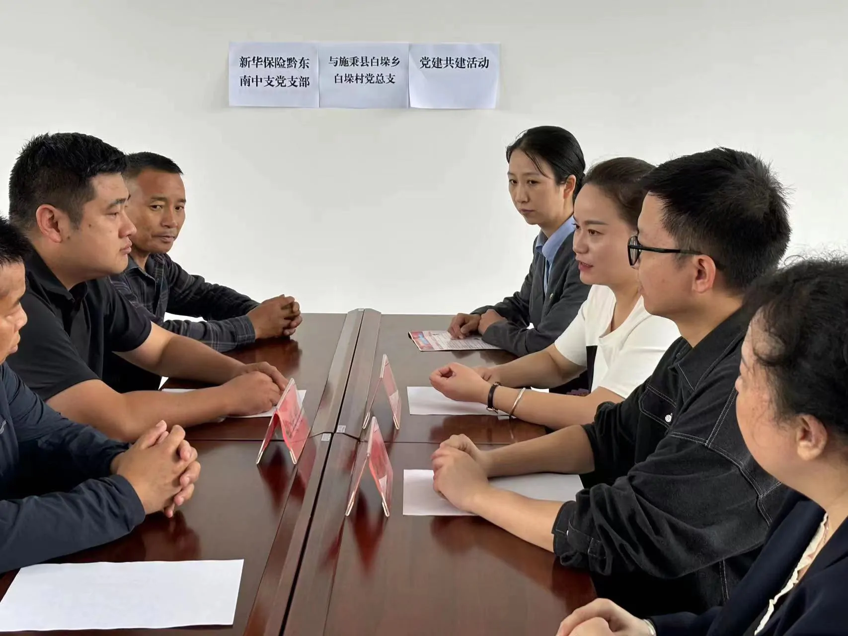 新华保险贵州分公司赴施秉县白垛村看望慰问困难群众