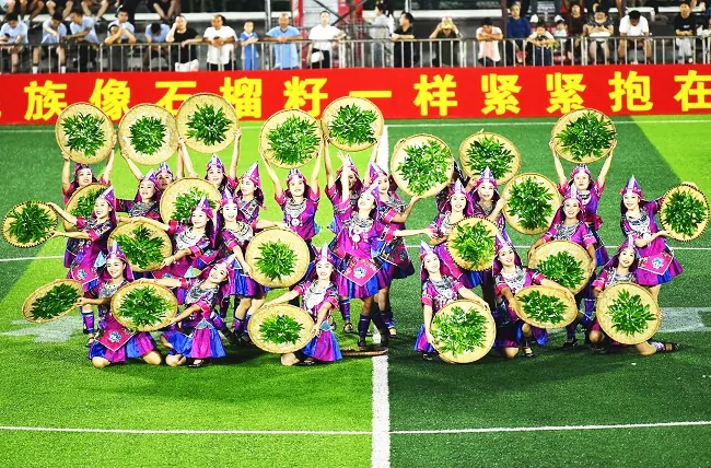 图为：舞蹈《短裙苗乡筛新茶》.jpg