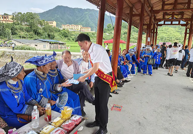 贵州银行三穗支行巧借苗族&ldquo;六月六&rdquo; 开展反诈知识宣传