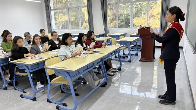 中国银行凯里分行走进凯里学院开展留学生支付服务便利化专场宣传