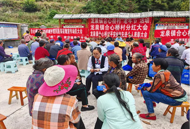 丹寨富民村镇银行全面推进民生服务，多管齐下促进两费代缴工作高效落实