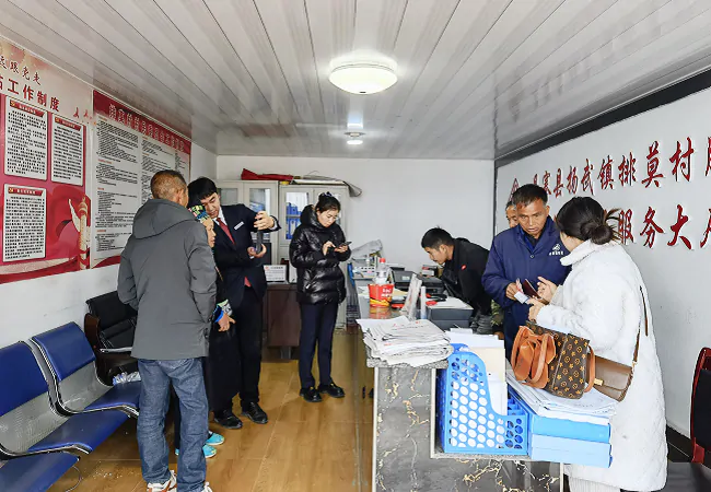 群众医保缴纳遇难题，政银联合上门服务暖人心