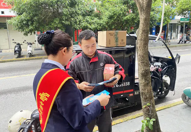 邮储银行三穗县支行开展存款保险宣传活动