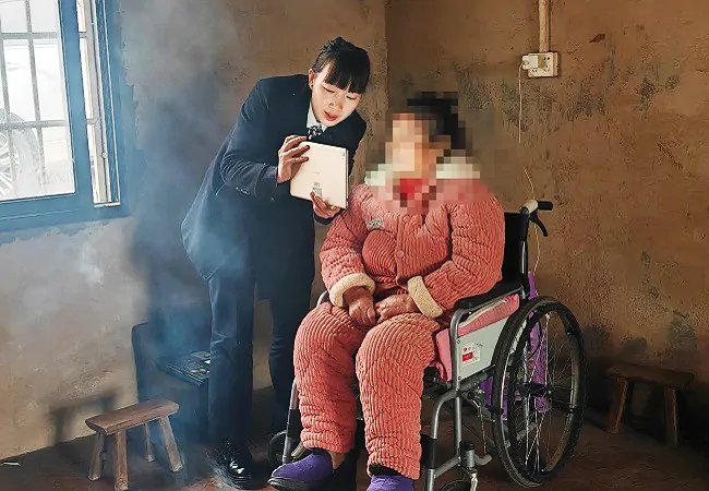 银行服务送上门，&ldquo;挎包精神&rdquo;暖人心