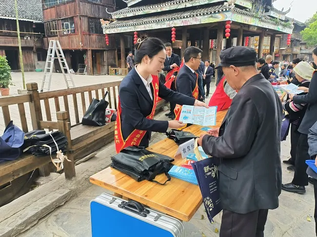 农发行黎平县支行：开展国家安全教育日宣传活动，共筑国家安全防线