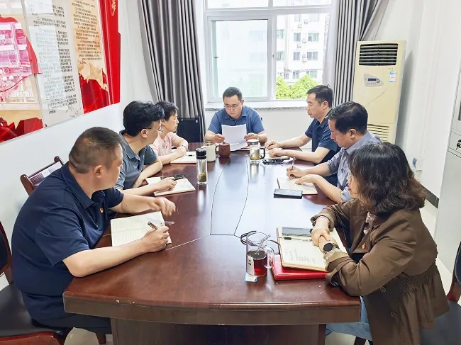 黔东南金融监管分局第七党支部开展中央八项规定精神学习